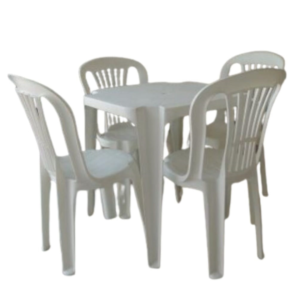 Conjunto quadrado em PVC com 4 cadeiras. Mesa com 70 cm de lado