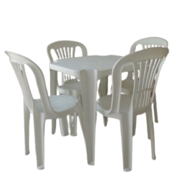 Conjunto quadrado em PVC com 4 cadeiras. Mesa com 70 cm de lado