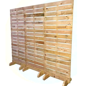 Pallet em madeira. 3 módulos na medida de 2 X 1 m cada um.