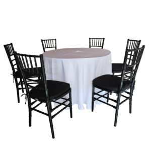 Conjunto de mesa redonda com 1,10 m de diâmetro e 6 cadeiras tiffanys pretas. 