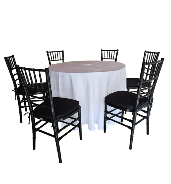 Conjunto de mesa redonda com 1,10 m de diâmetro e 6 cadeiras tiffanys pretas. 