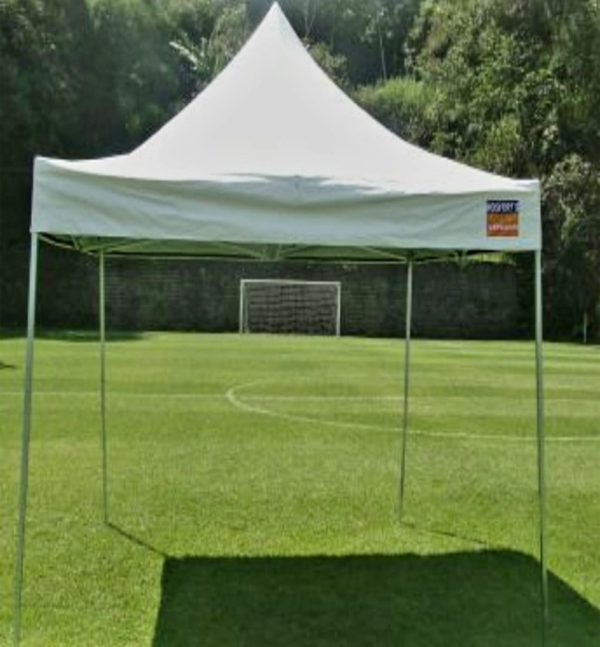 Tendas pantográficas nas medidas 3 x 3 m ou 3 x 4,5 m.